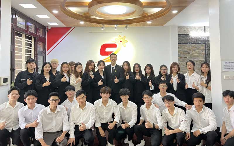 Sedu English là trung tâm chuyên đào tạo tiếng Anh nổi tiếng tại Hà Nội, giúp hàng nghìn học viên sử dụng ngữ pháp hiệu quả