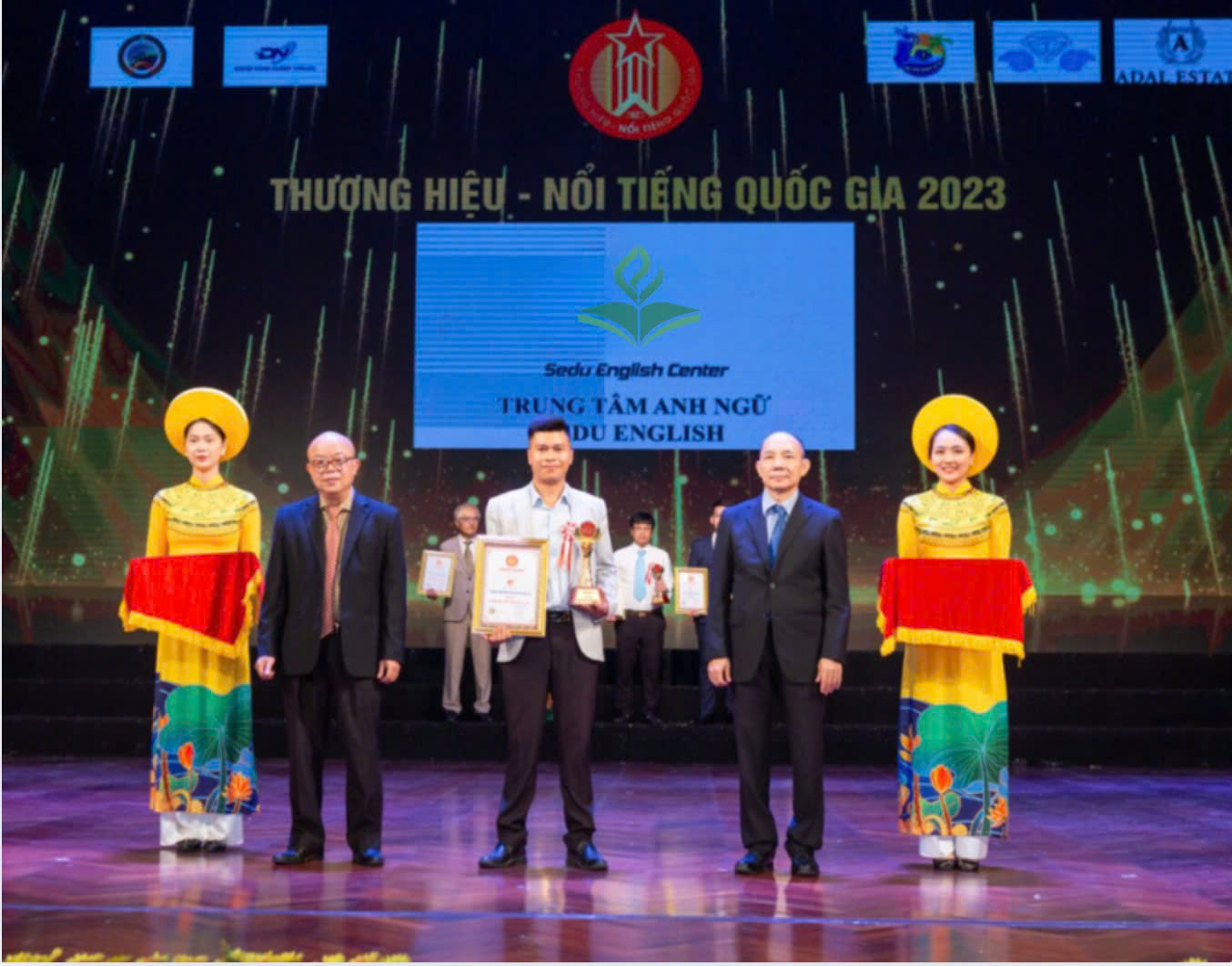 Về chúng tôi 7 z6698267527919 04a069d3f35cab8acd288e47c44a3c7a