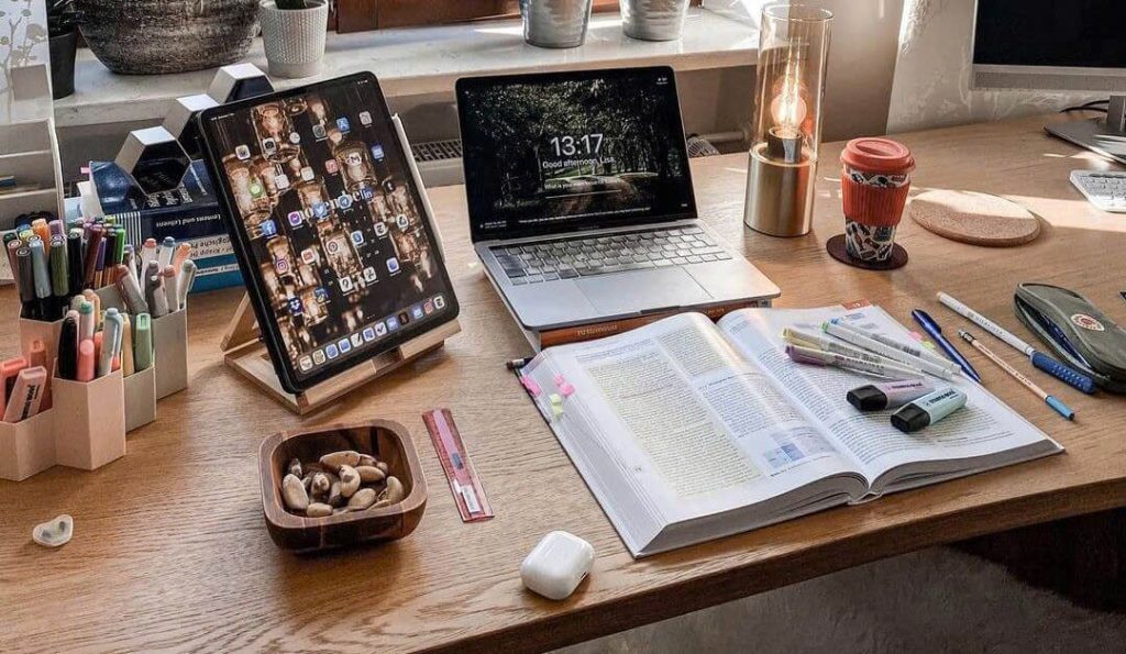 Cách Học Tiếng Anh Cho Người Hay Mất Tập Trung: 10 Mẹo Hiệu Quả Nhất 2026 3 z7384997041610 b8b5fb3751009d5a57b34e45e9debed8